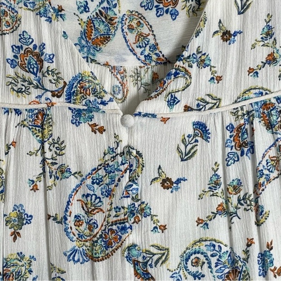 Skies Are Blue White Cream Flutter Sleeve Blouse - Picture 3 of 11